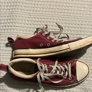 Converse Low Top Sneakers in Maroon and White